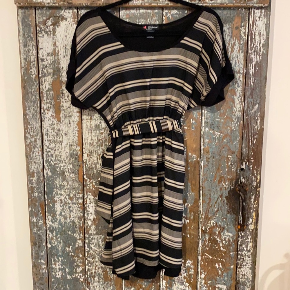 Women’s dress w belt size small